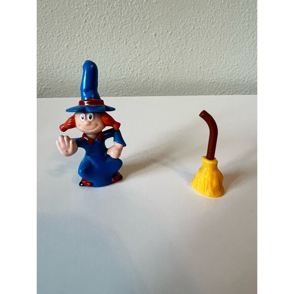 Witch Broom Toy Magic School Lesson Ferrero Kinder Surprise Figures - Picture 3 of 5